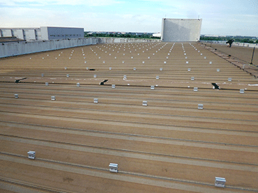 Các loại nhà máy điện quang điện phân tán lắp trên mái nhà.